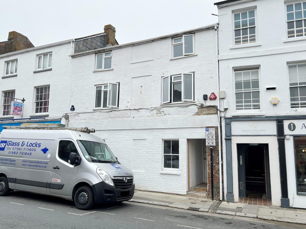 Lot: 42 - FREEHOLD INVESTMENT - FOUR, TWO-BEDROOM AND ONE, ONE-BEDROOM APARTMENTS -